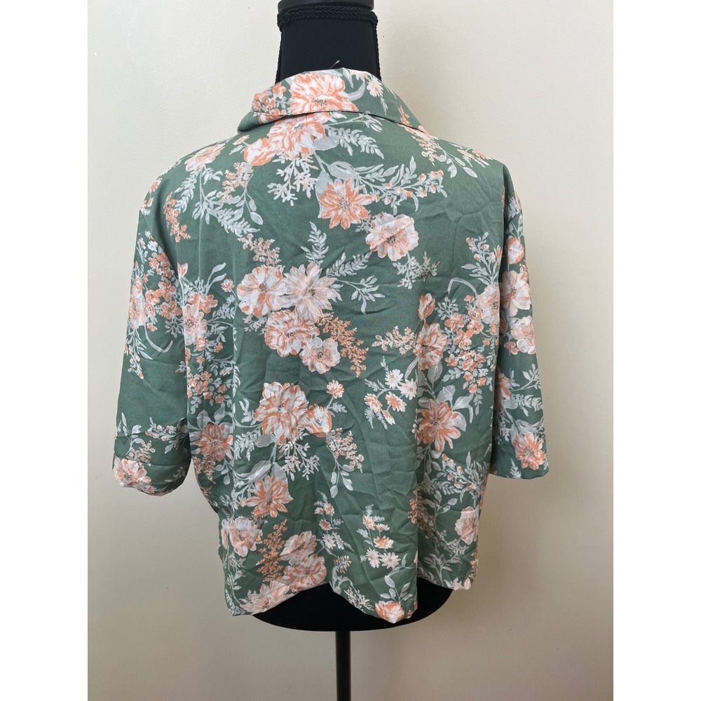 NWOT Cupcakes and Cashmere Floral Short Button Down Shirt Sage Green Large - Picture 5 of 16